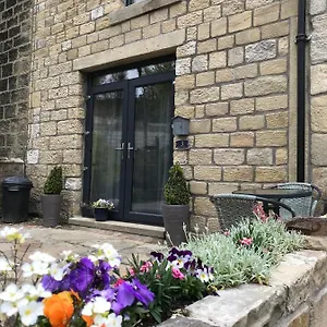 Squirrel Holiday home Cowling